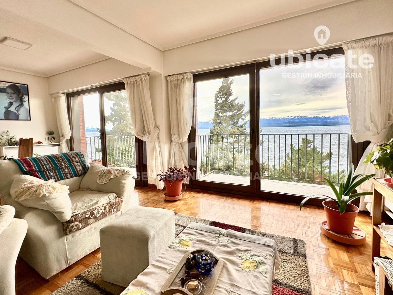 SPACIOUS APARTMENT WITH A VIEW OF LAKE NAHUEL HUAPI, ACROSS FROM THE CATHEDRAL