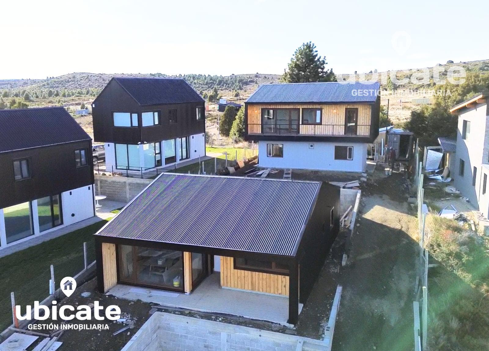 Brand-new house in a planned community in the Altos de Pinar del Sol neighborhood, Bariloche (UF1)