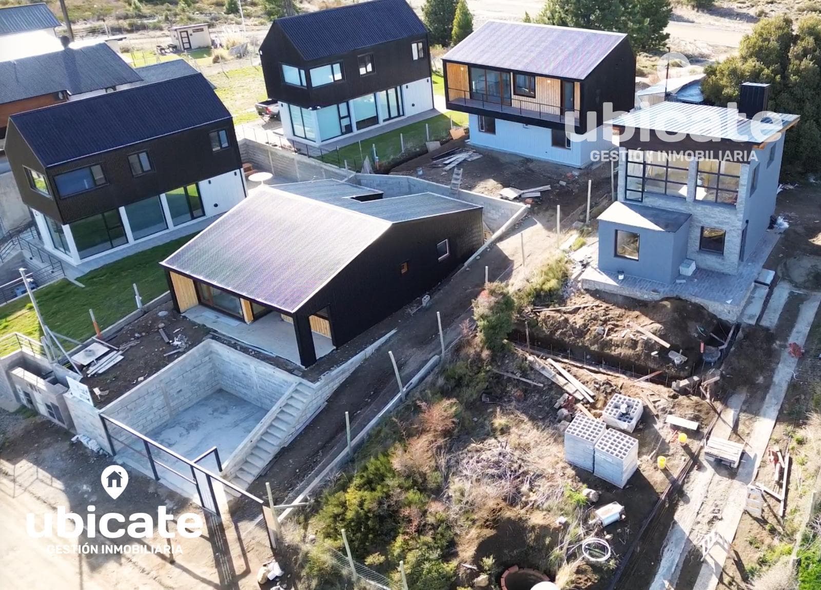 Brand-new house in a planned community in the Altos de Pinar del Sol neighborhood, Bariloche (UF1)