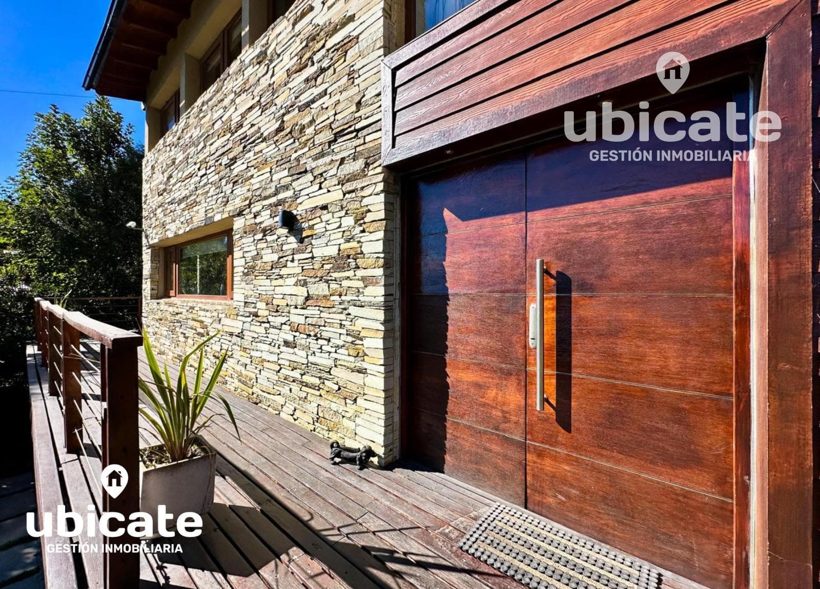 Luxury home in San Carlos de Bariloche, between Routes Km 7