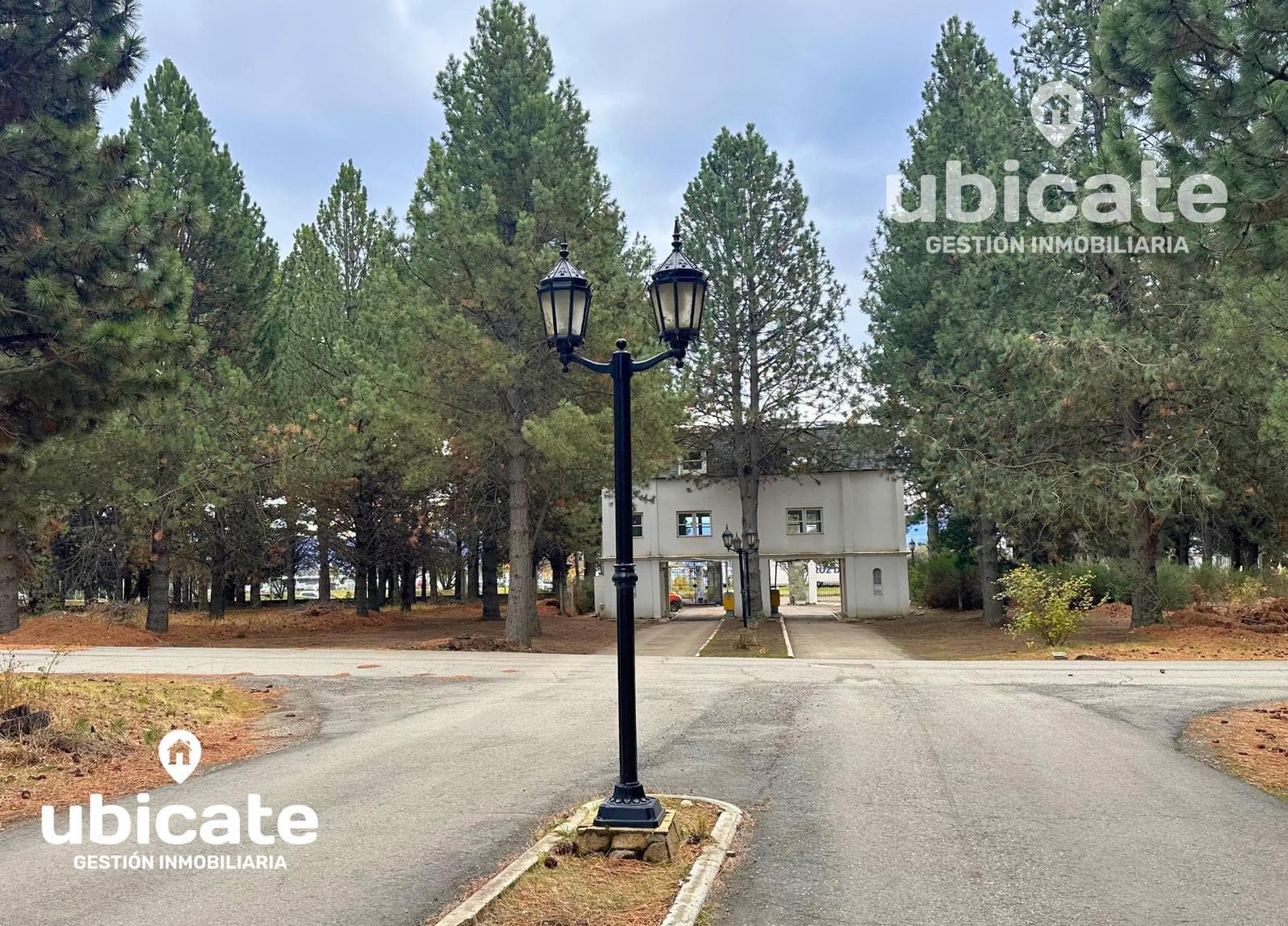 Land for sale in a gated community 5' from downtown