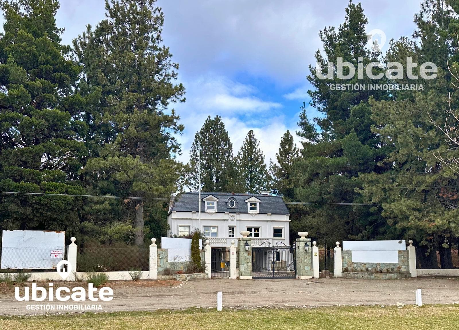 Land for sale in a gated community 5' from downtown