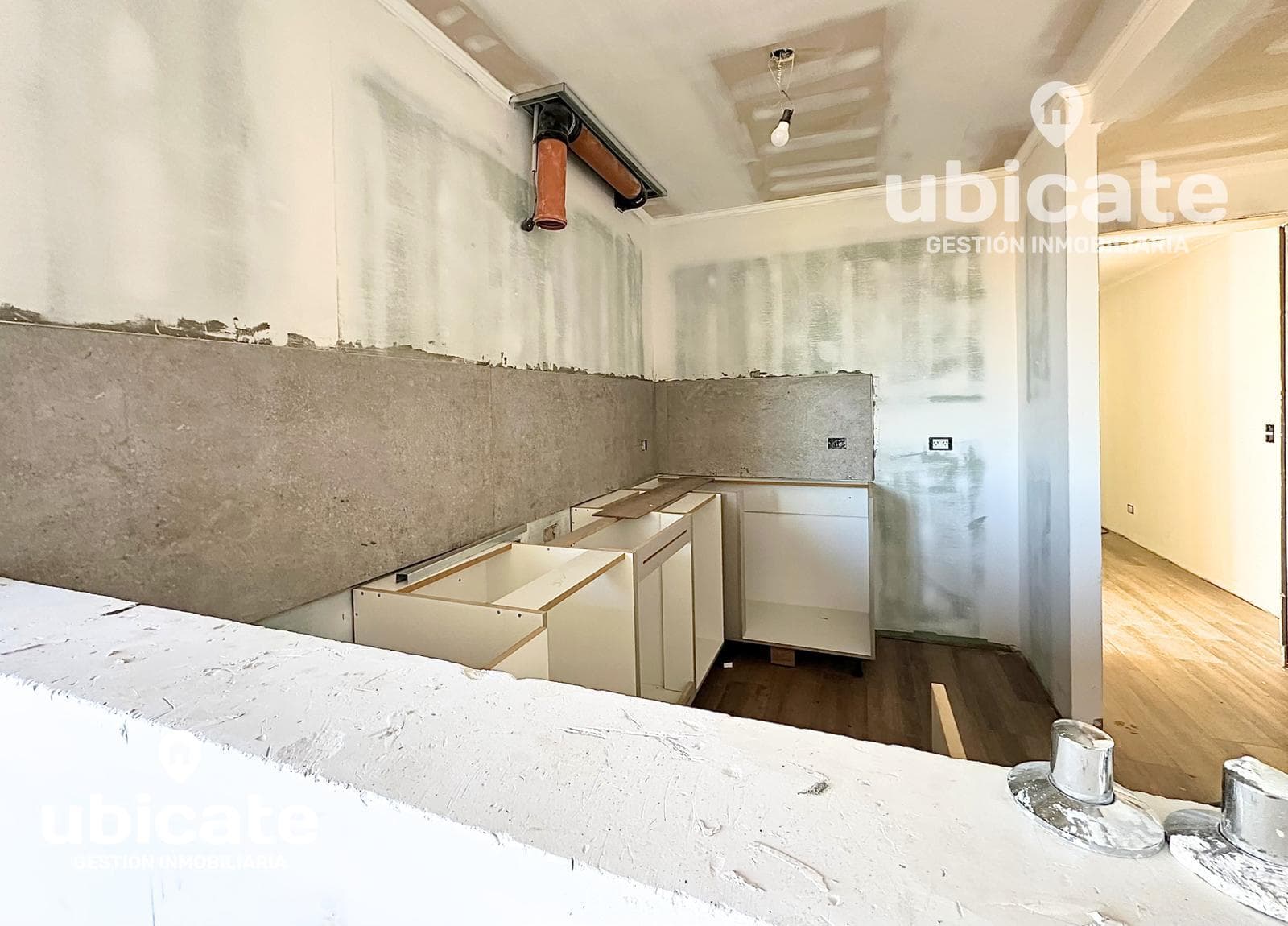 3-bedroom lakefront apartment with a balcony, terrace, and grill