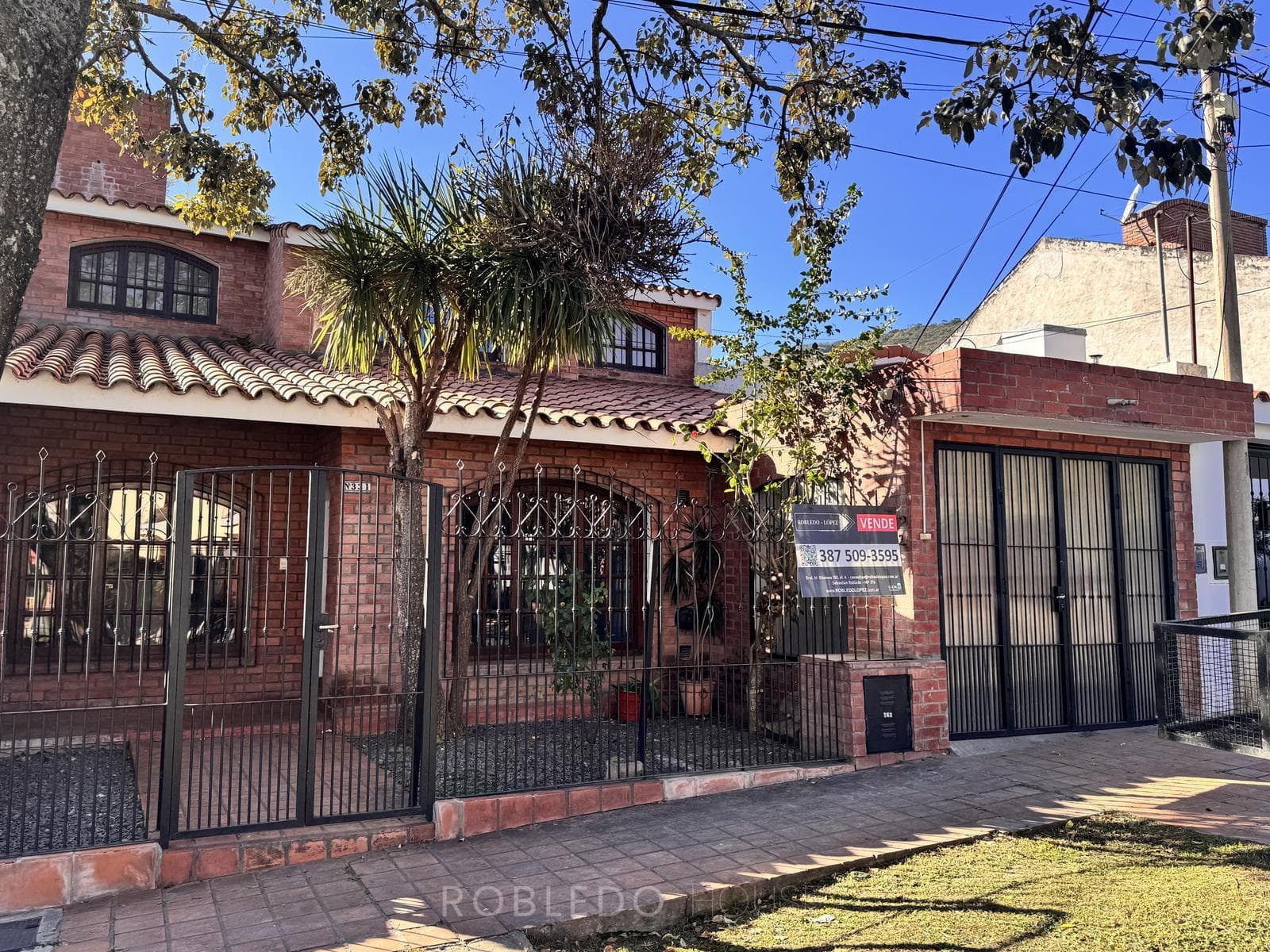 House for Sale: 4 Bedrooms, Tres Cerritos Neighborhood, Salta City
