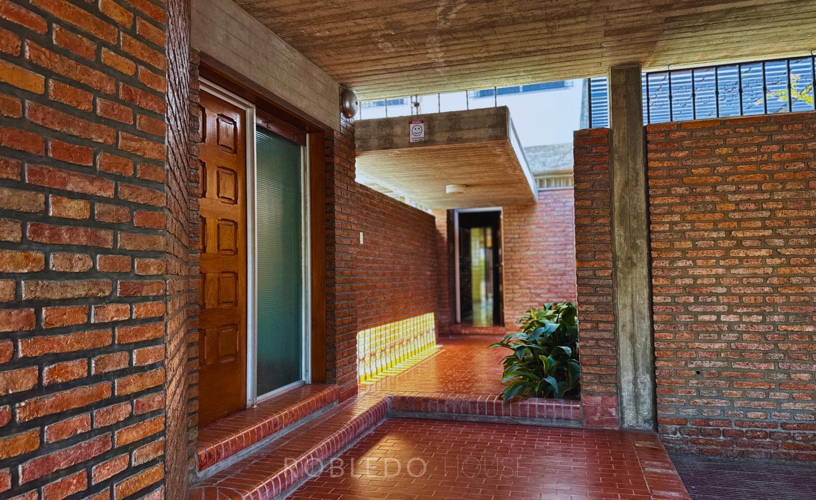 House for sale and/or rent for commercial use, 7 rooms, Downtown Salta City