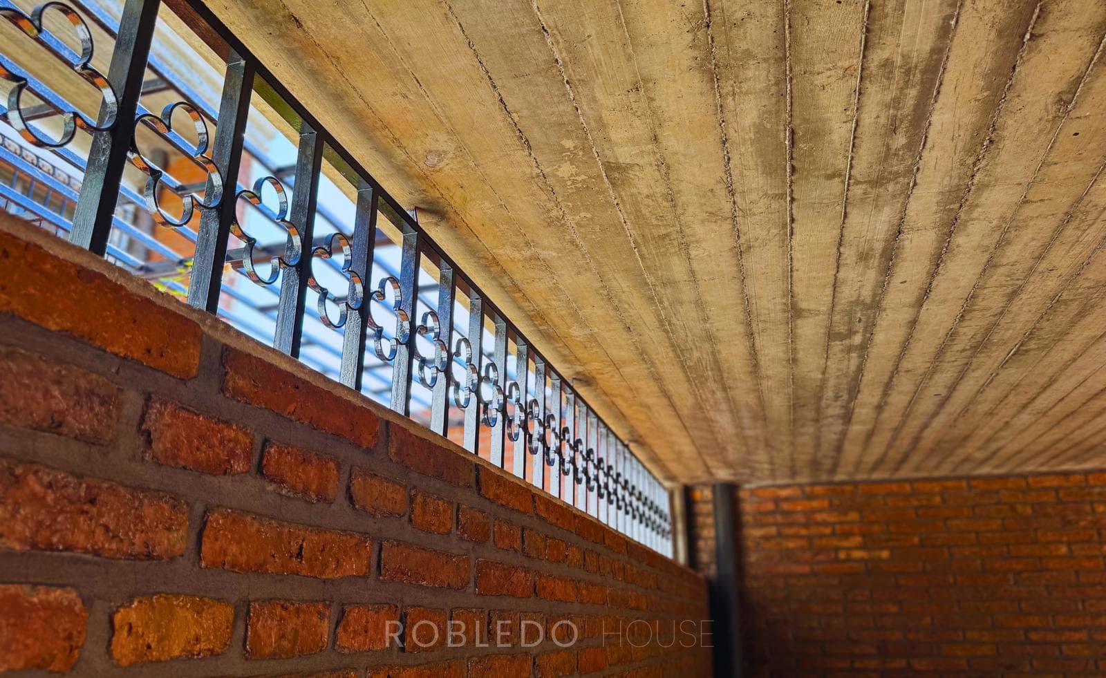 House for sale and/or rent for commercial use, 7 rooms, Downtown Salta City