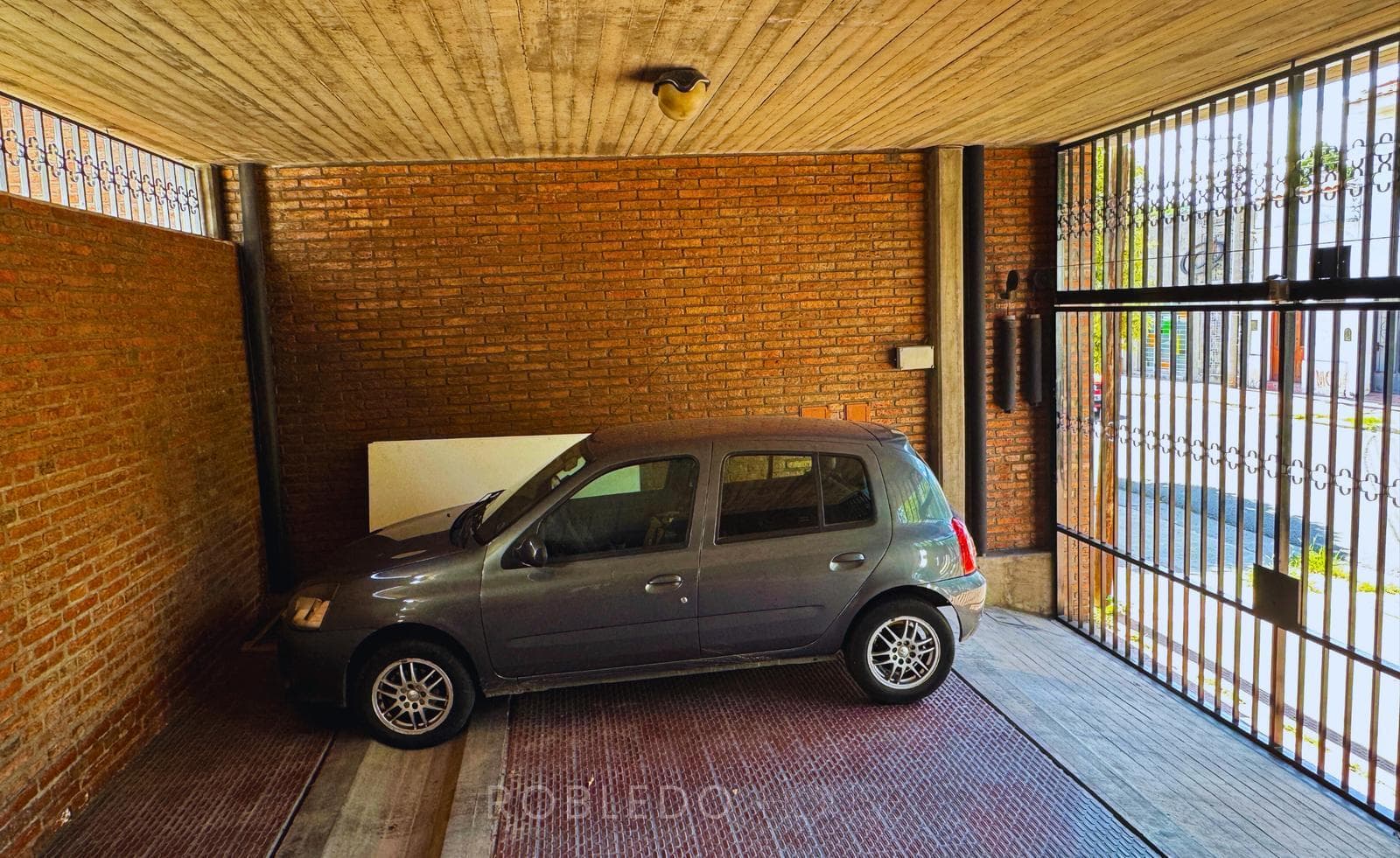 House for sale and/or rent for commercial use, 7 rooms, Downtown Salta City