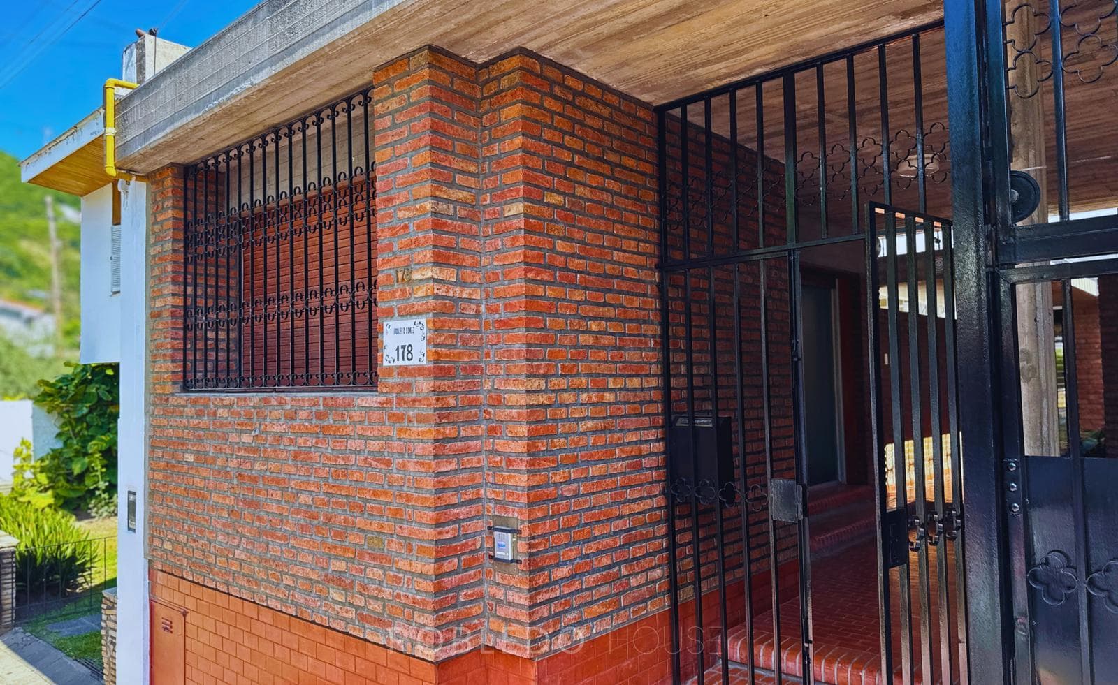 House for sale and/or rent for commercial use, 7 rooms, Downtown Salta City