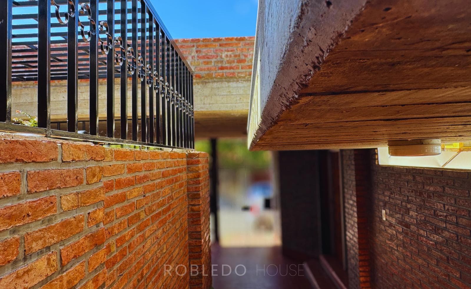 House for sale and/or rent for commercial use, 7 rooms, Downtown Salta City