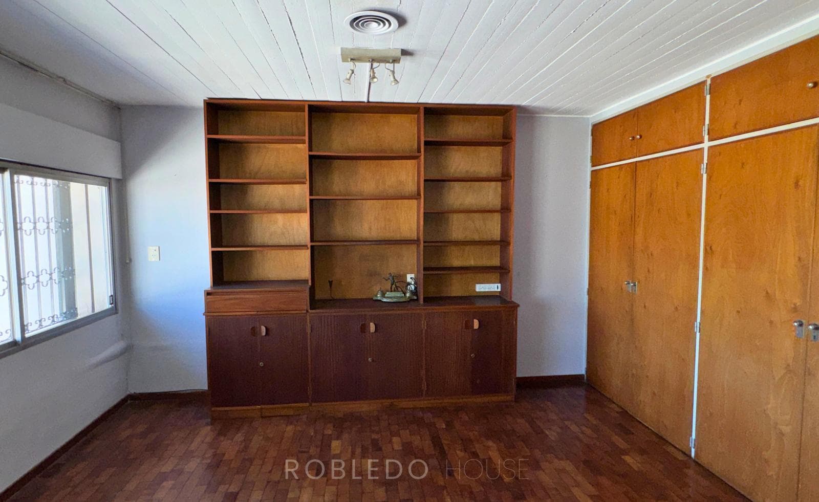 House for sale and/or rent for commercial use, 7 rooms, Downtown Salta City
