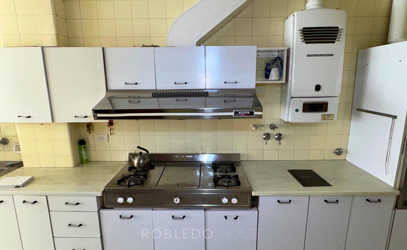 House for sale and/or rent for commercial use, 7 rooms, Downtown Salta City