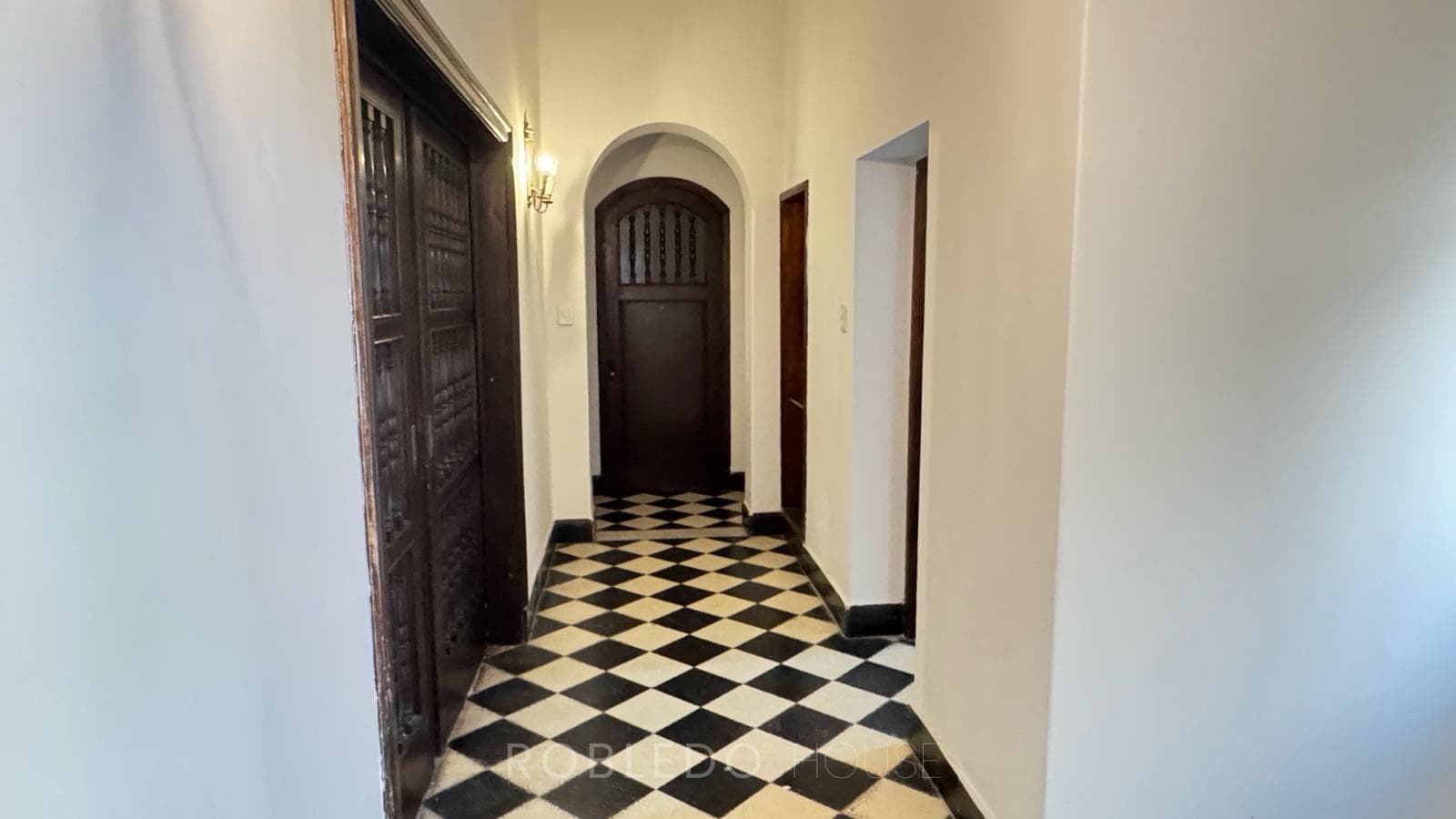 For Rent (Commercial Use): 250 m² House, 312 Gral. Guemes, Microcentro, Salta