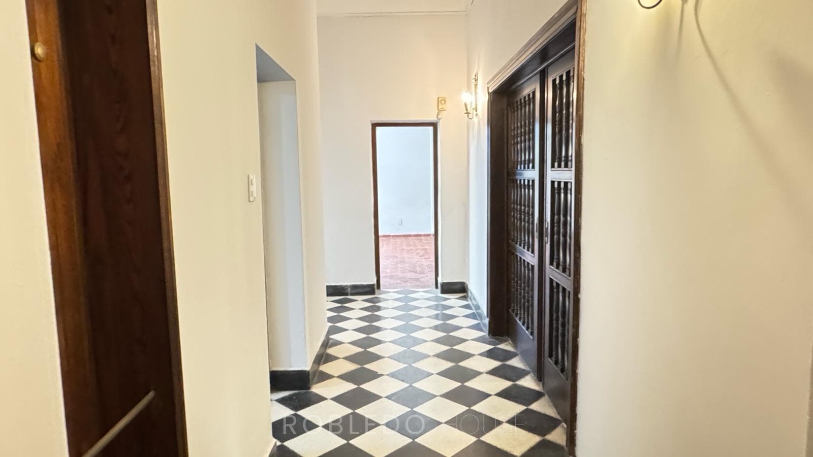 For Rent (Commercial Use): 250 m² House, 312 Gral. Guemes, Microcentro, Salta
