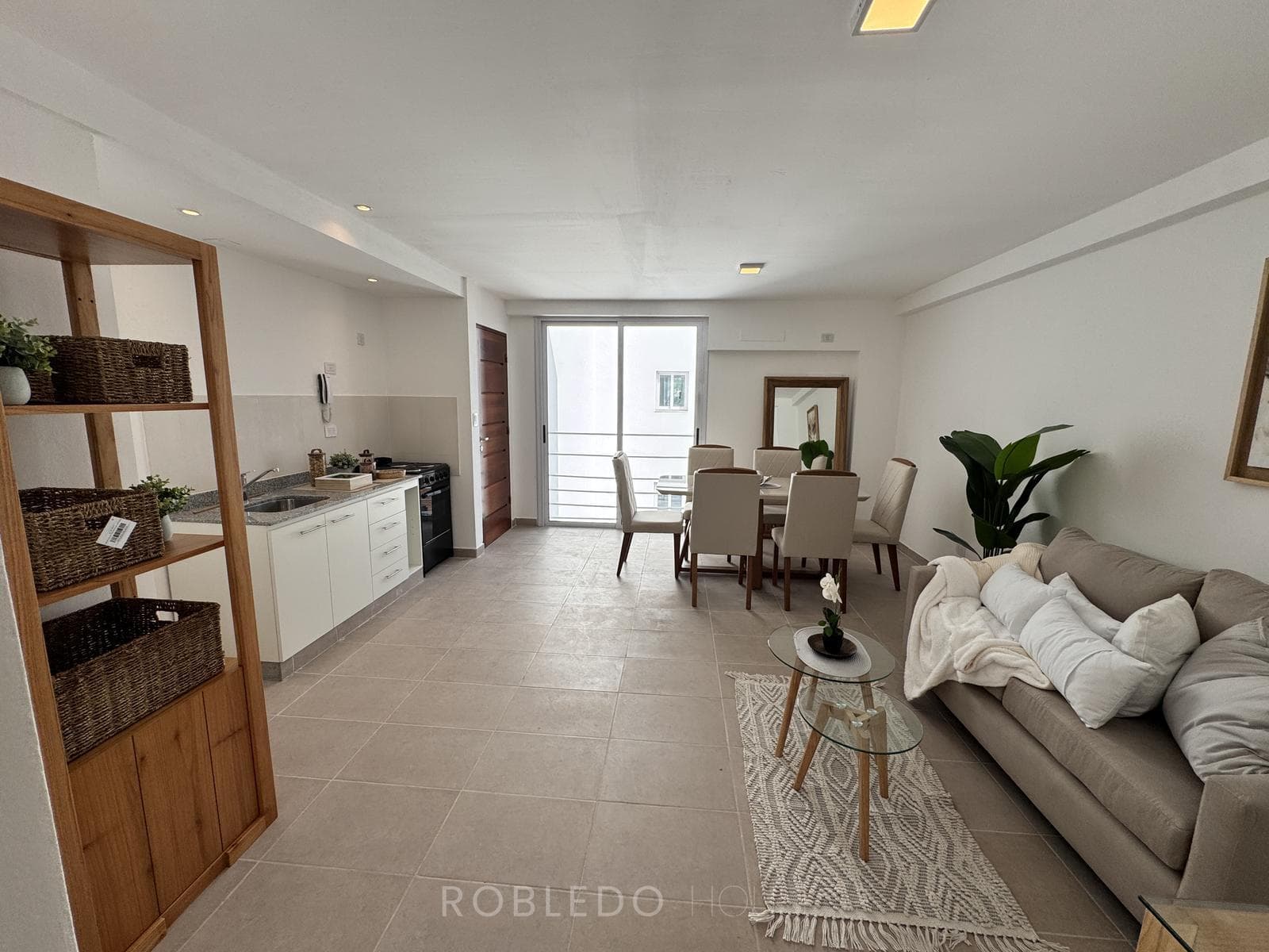2-bedroom apartment for sale with a garage, located at 1,000 Maipú Street, Salta City