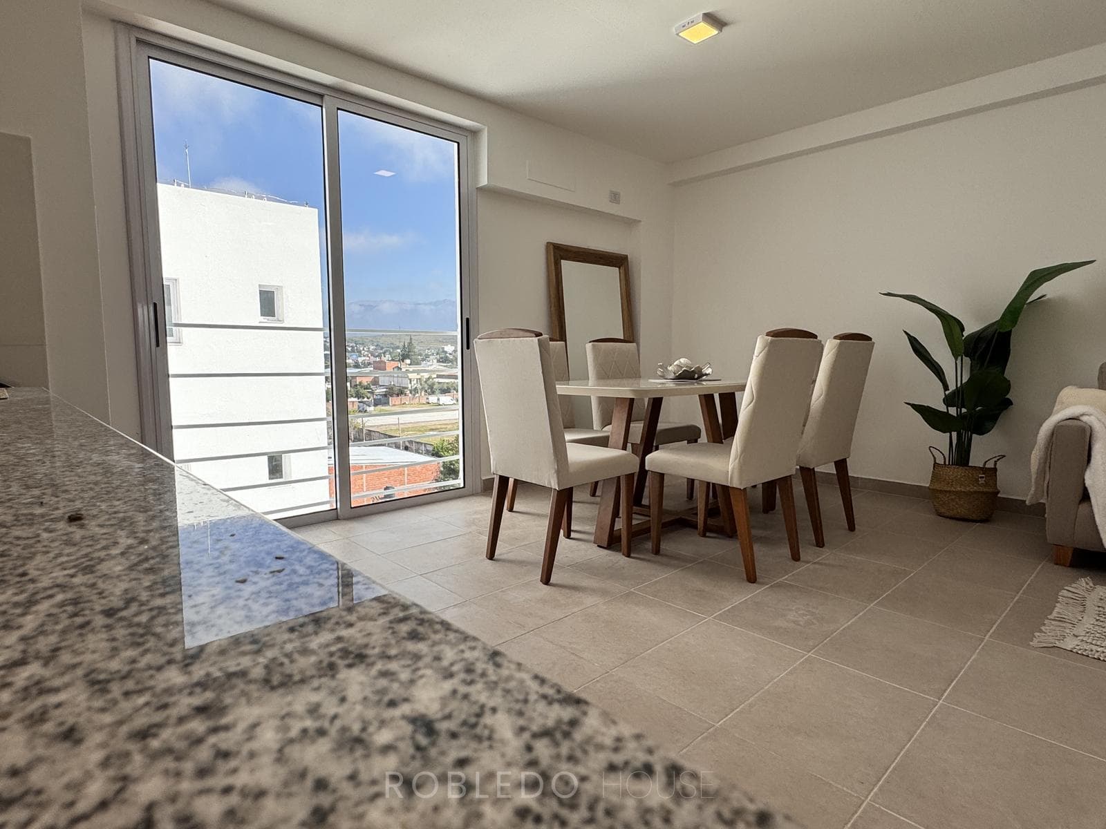 2-bedroom apartment for sale with a garage, located at 1,000 Maipú Street, Salta City
