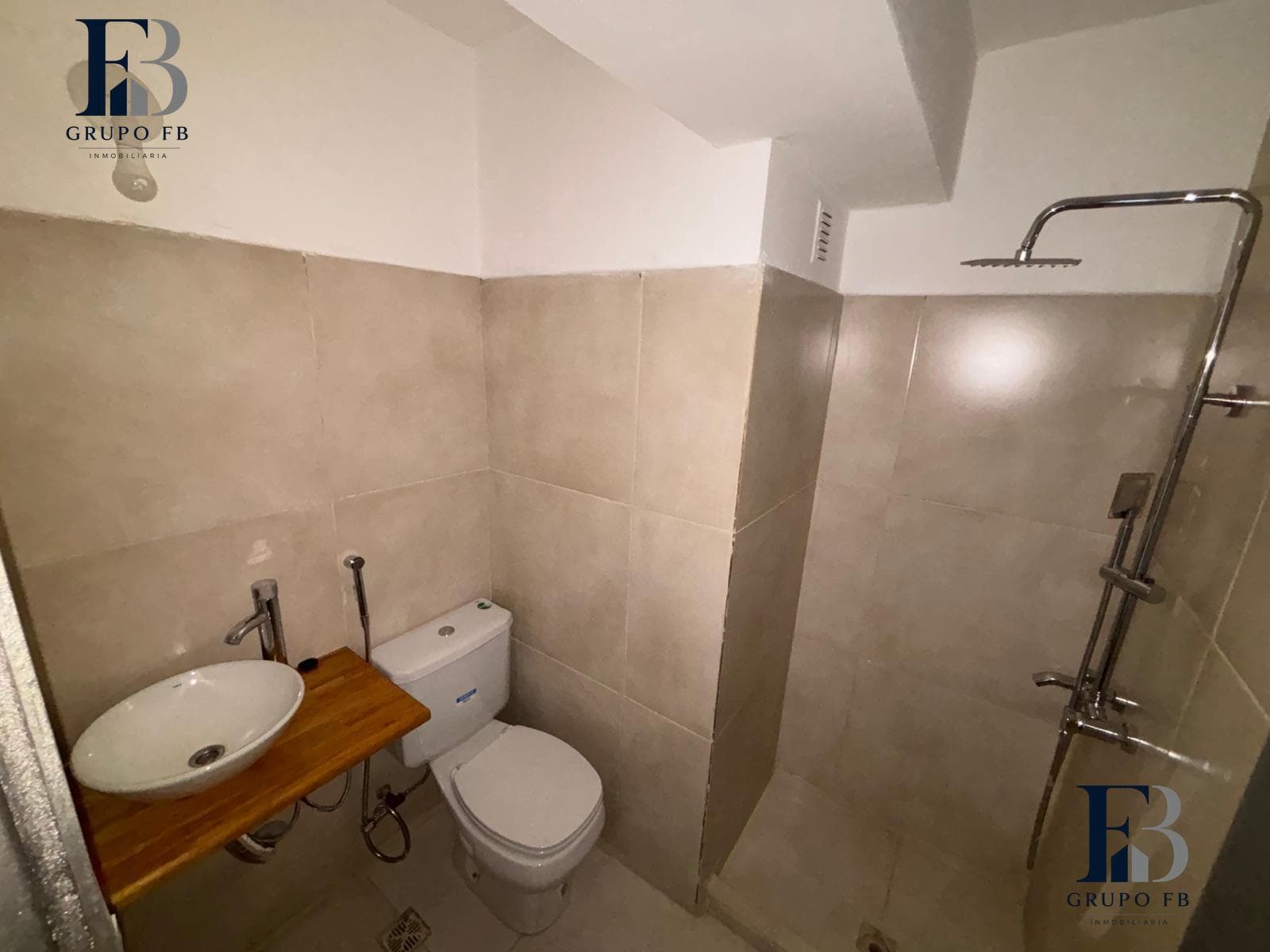 4-BEDROOM APARTMENT + NEW GARAGE IN CORDOBA