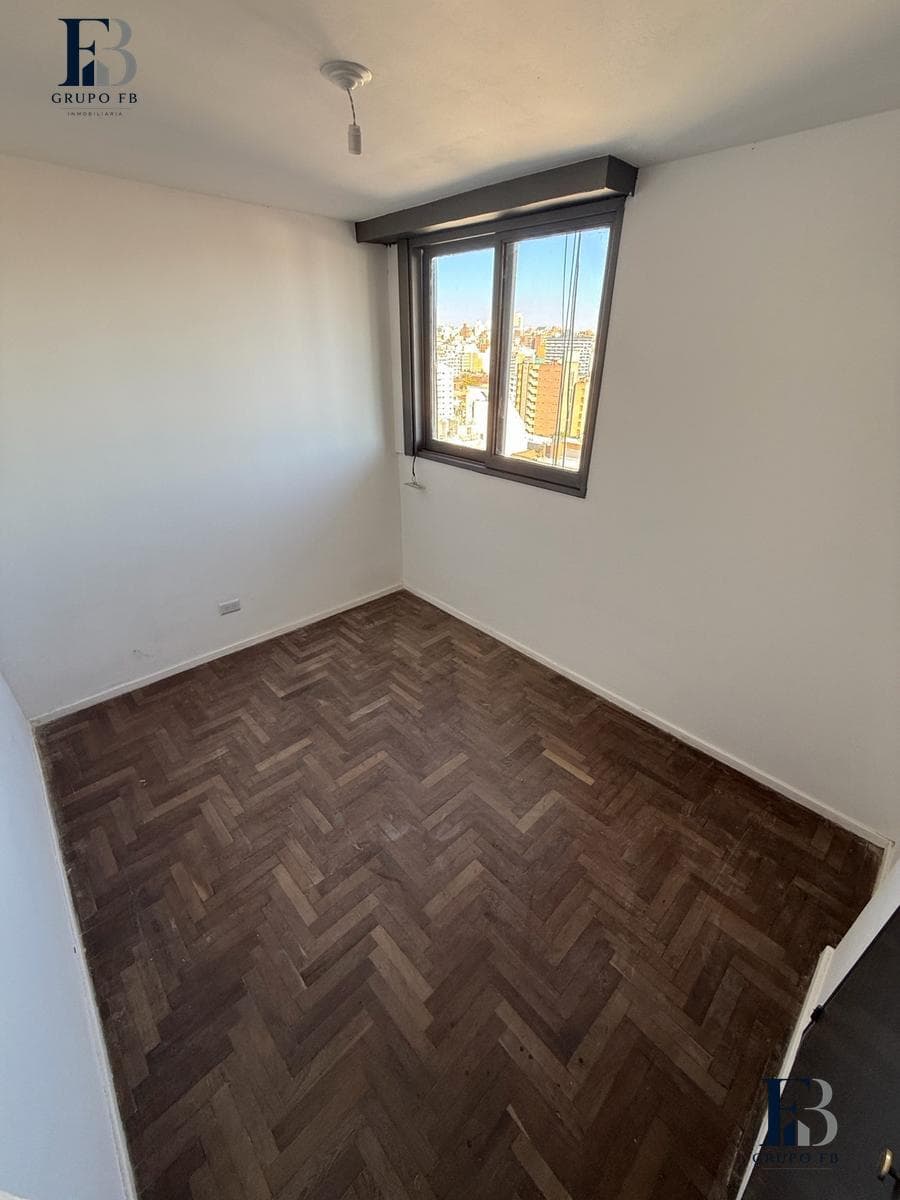 4-BEDROOM APARTMENT + NEW GARAGE IN CORDOBA