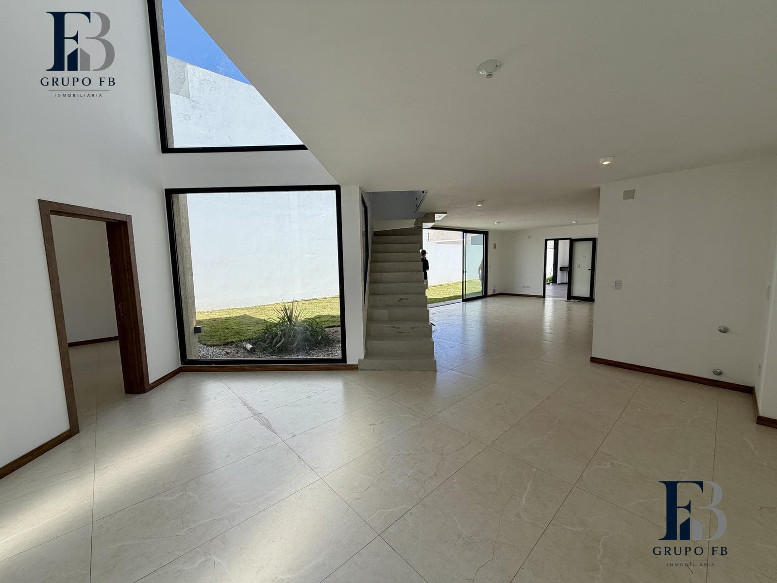 DESIGNER HOME IN COLINAS DE MANANTIALES