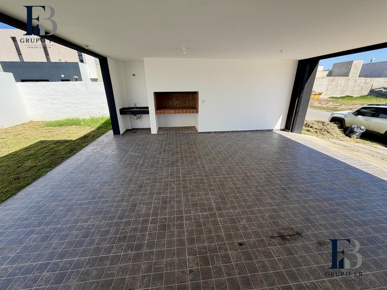 DESIGNER HOME IN COLINAS DE MANANTIALES
