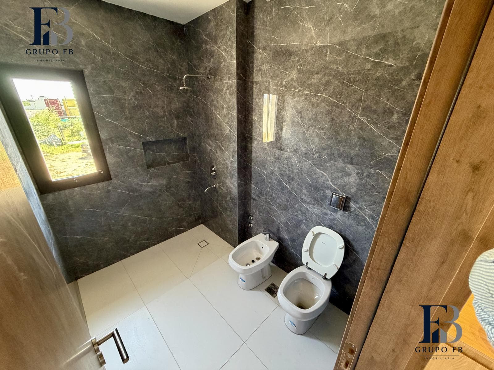 DESIGNER HOME IN COLINAS DE MANANTIALES