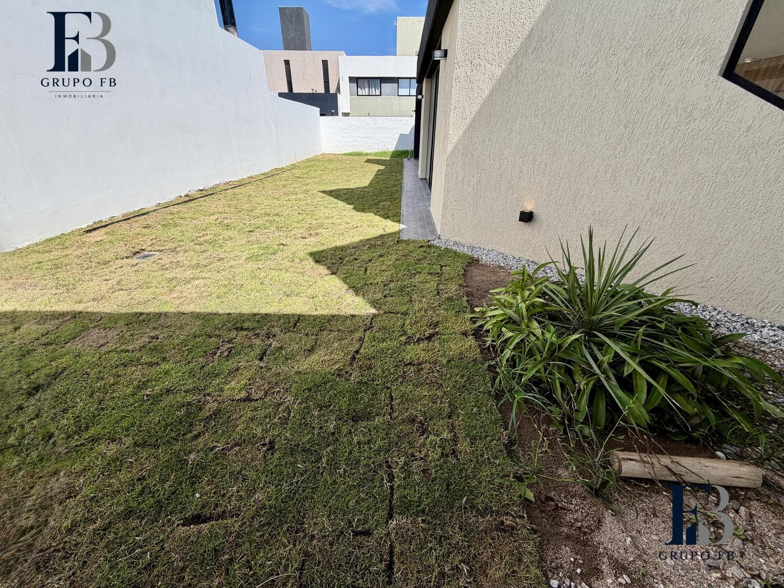 DESIGNER HOME IN COLINAS DE MANANTIALES