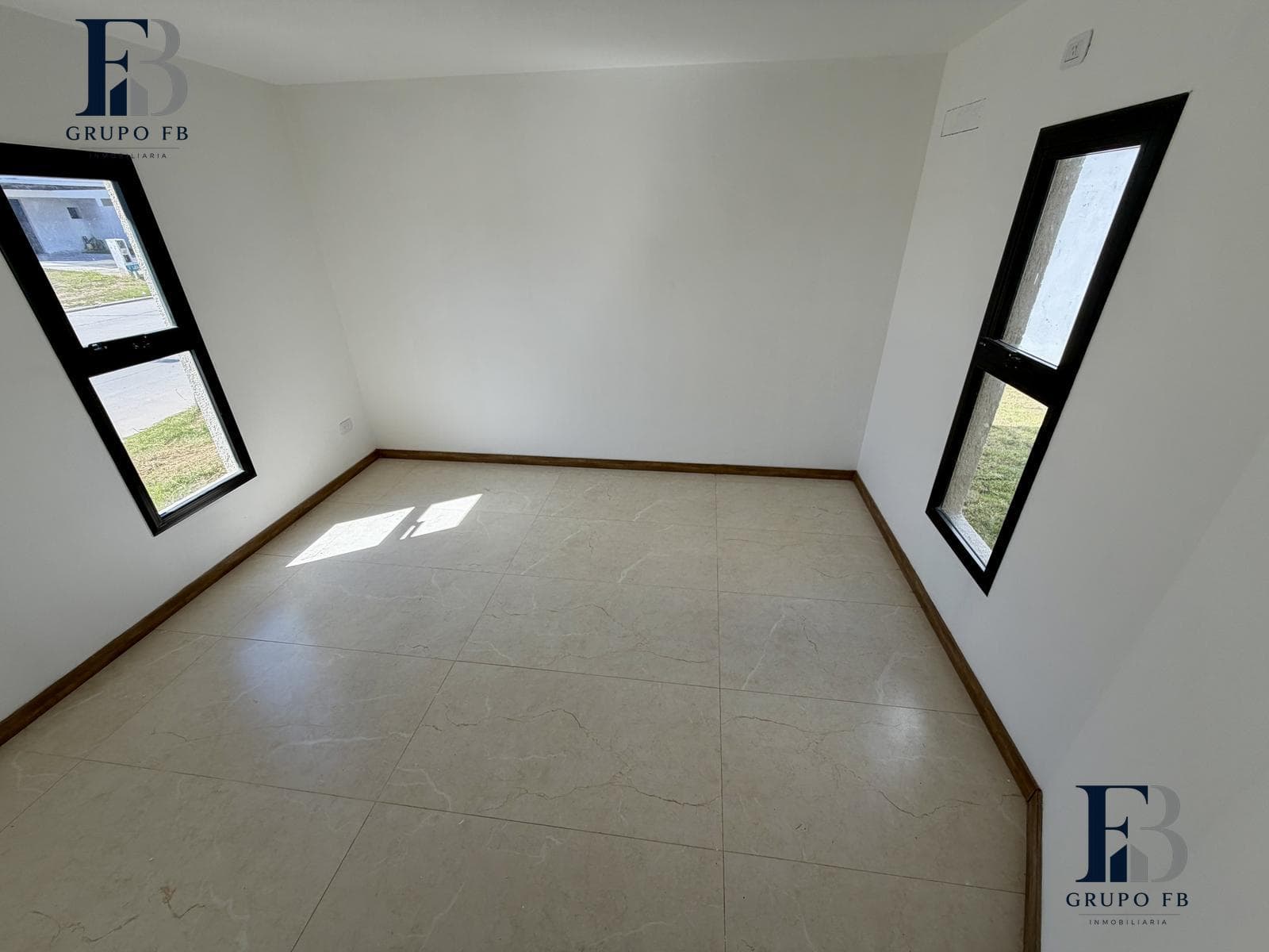 DESIGNER HOME IN COLINAS DE MANANTIALES