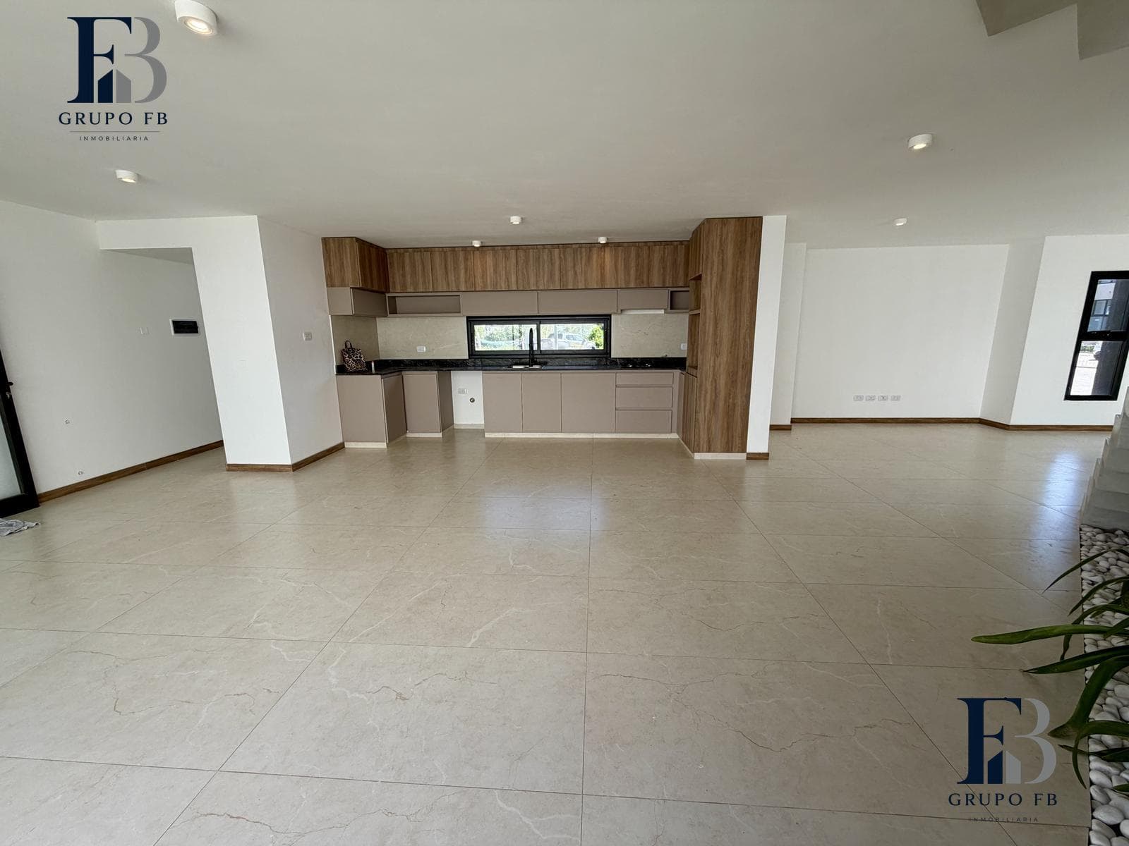 DESIGNER HOME IN COLINAS DE MANANTIALES