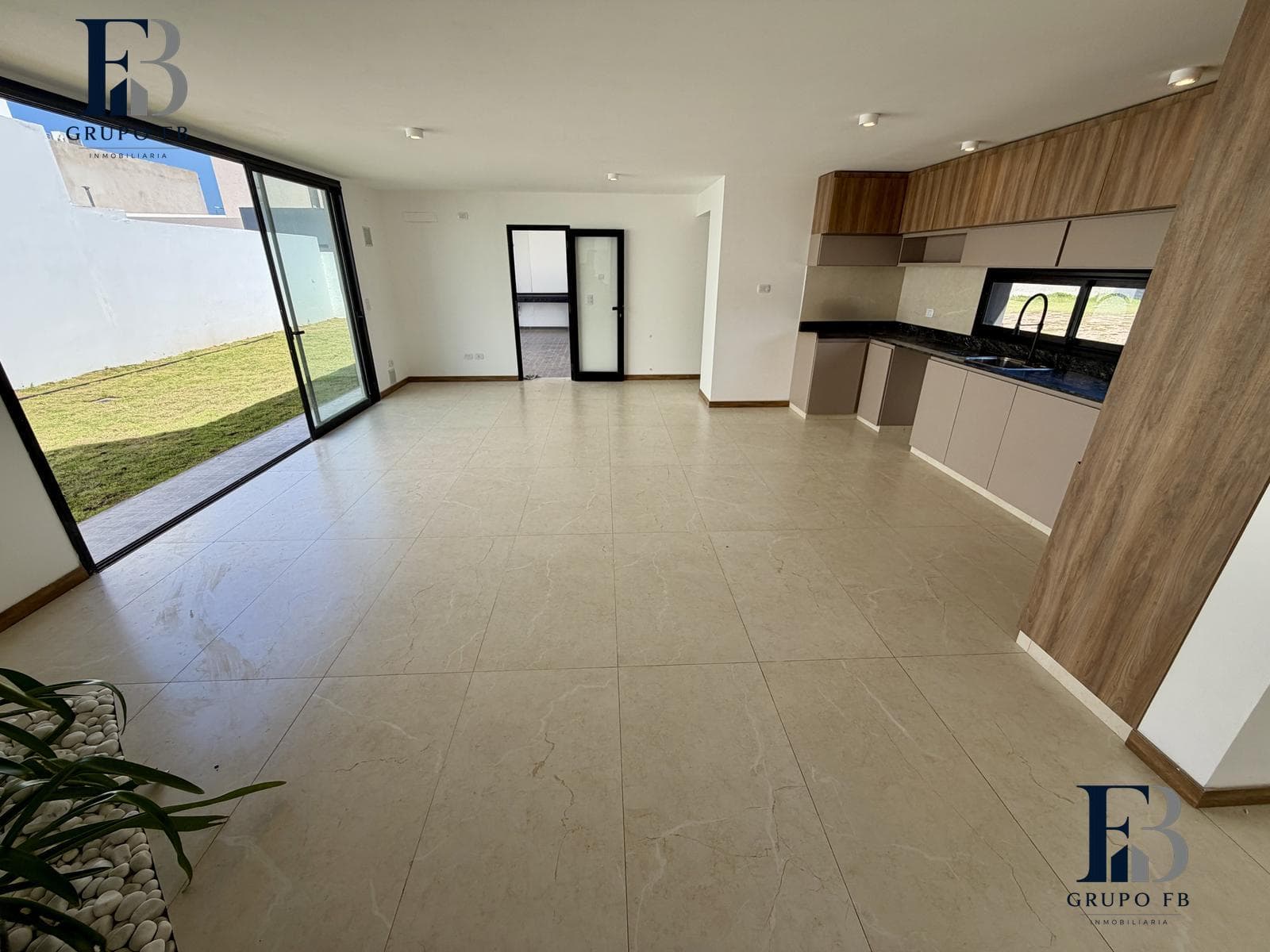 DESIGNER HOME IN COLINAS DE MANANTIALES