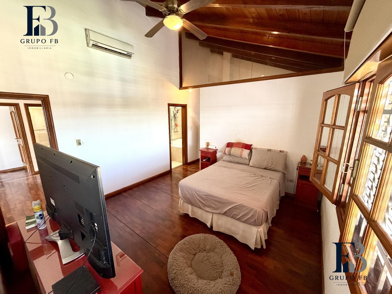 4-BEDROOM HOUSE WITH POOL AND BARBECUE AREA IN MAIPU 2