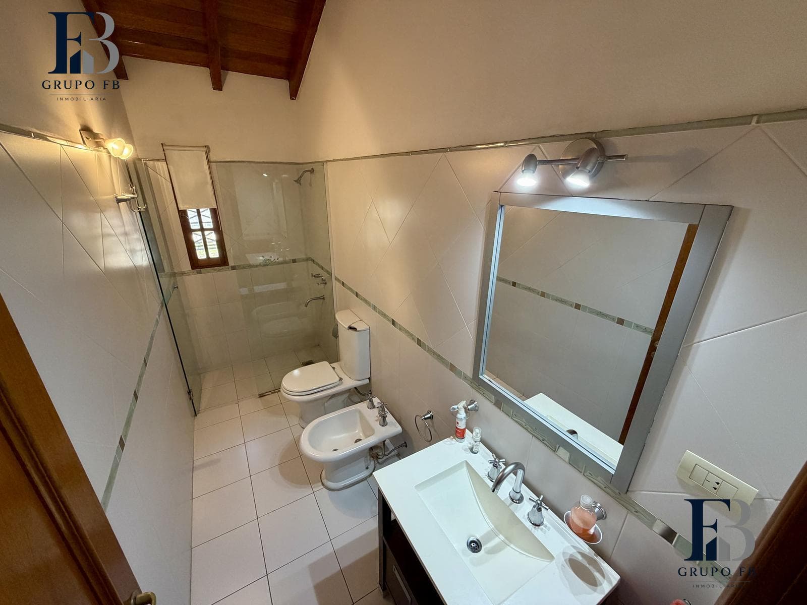 4-BEDROOM HOUSE WITH POOL AND BARBECUE AREA IN MAIPU 2