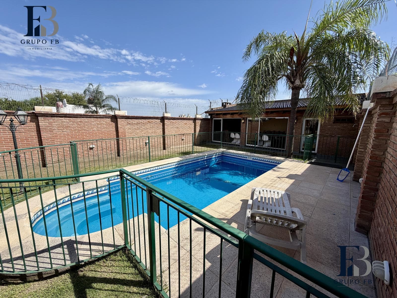 4-BEDROOM HOUSE WITH POOL AND BARBECUE AREA IN MAIPU 2