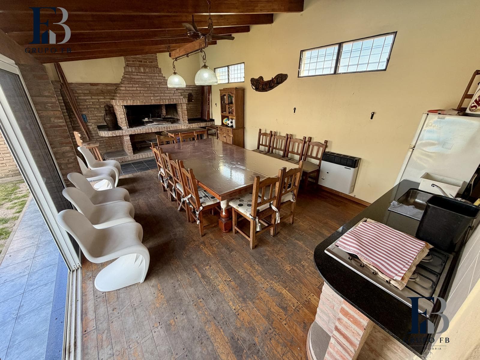 4-BEDROOM HOUSE WITH POOL AND BARBECUE AREA IN MAIPU 2