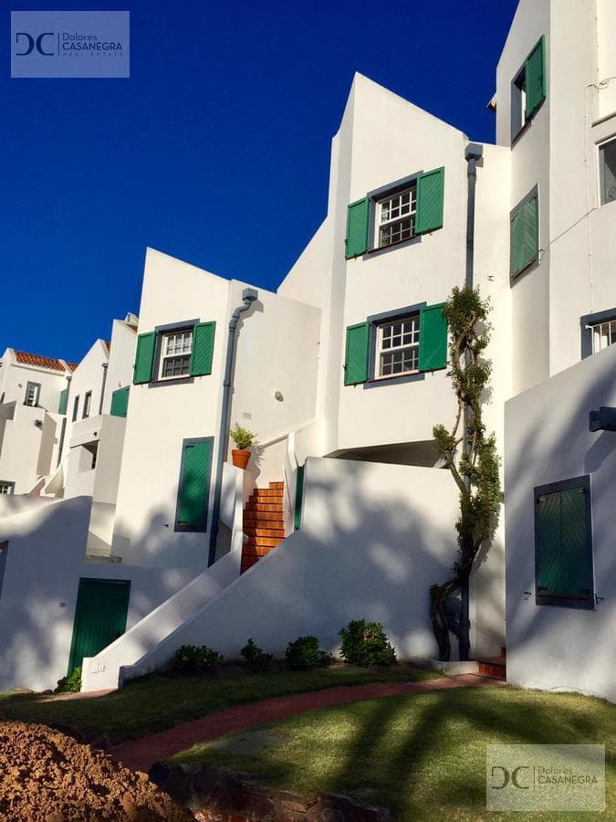 4-Bedroom Apartment for Short-Term Rent in Playa Brava