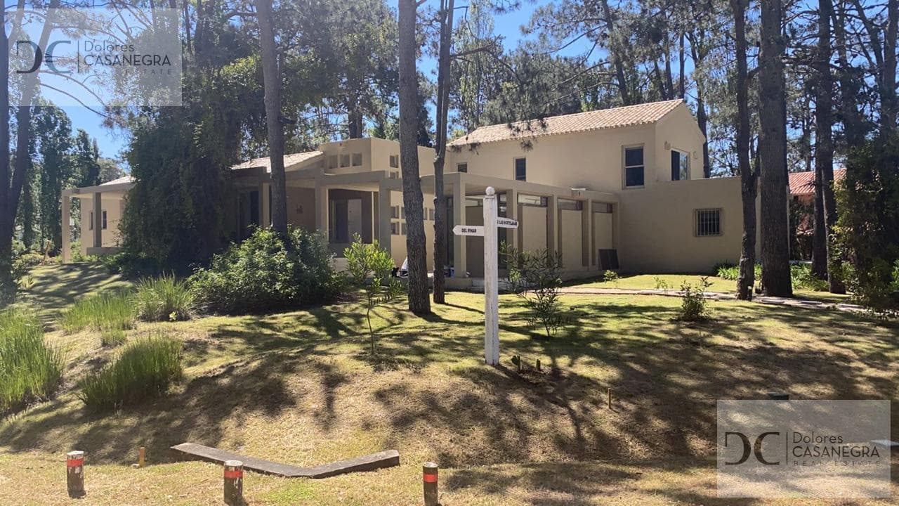5-Bedroom House in Laguna Blanca
