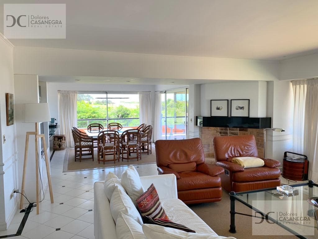 4-Bedroom Apartment for Short-Term Rent - Playa Brava, Stop 32