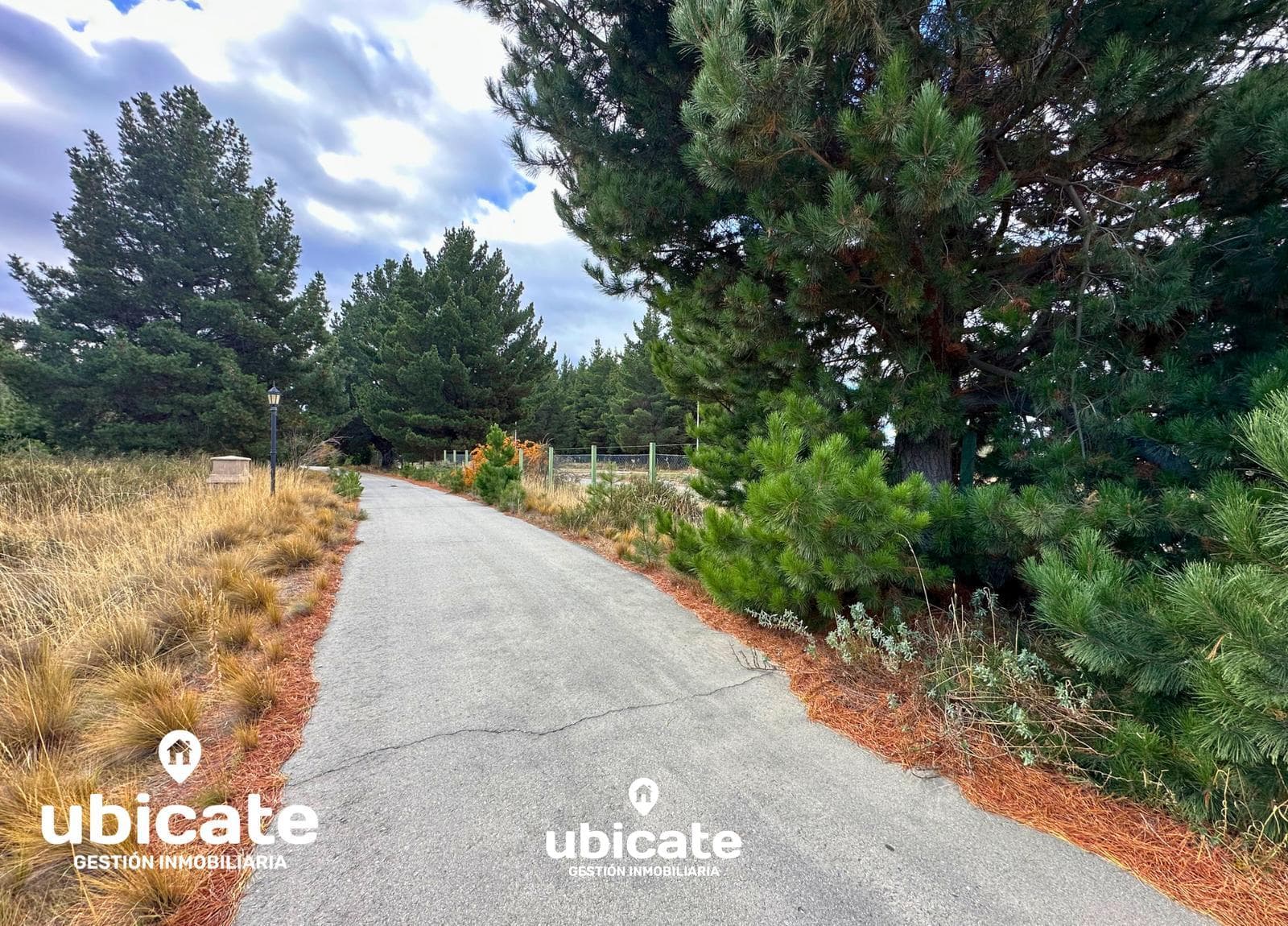 Land for sale in a gated community 5' from downtown