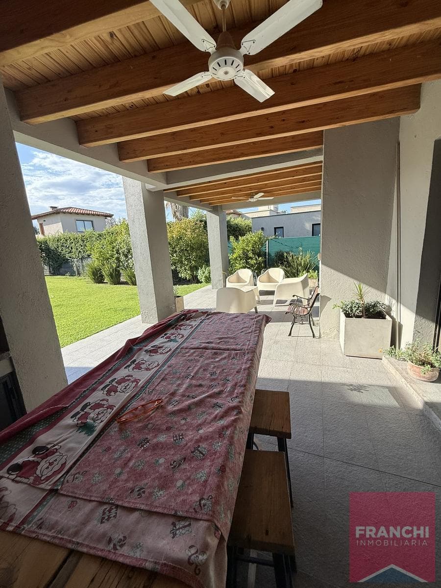 House in Chacras De Coria