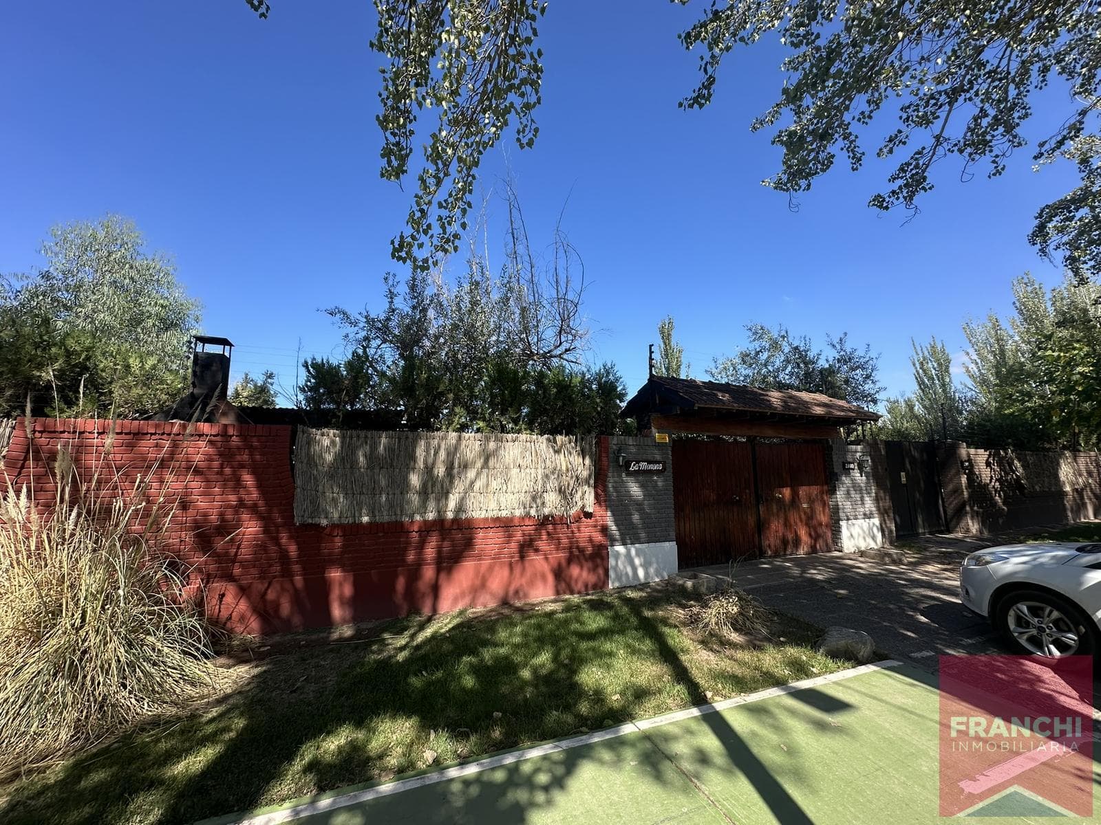 2864 Almirante Brown Street