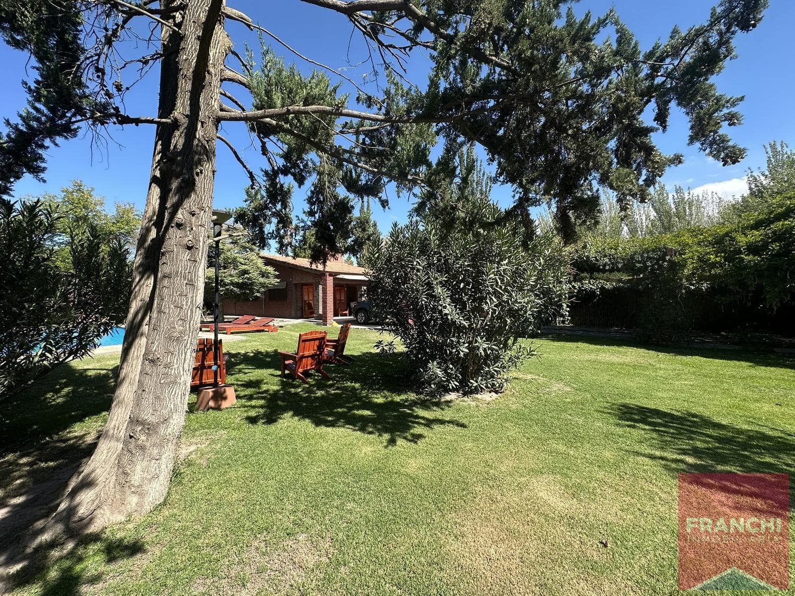 2864 Almirante Brown Street