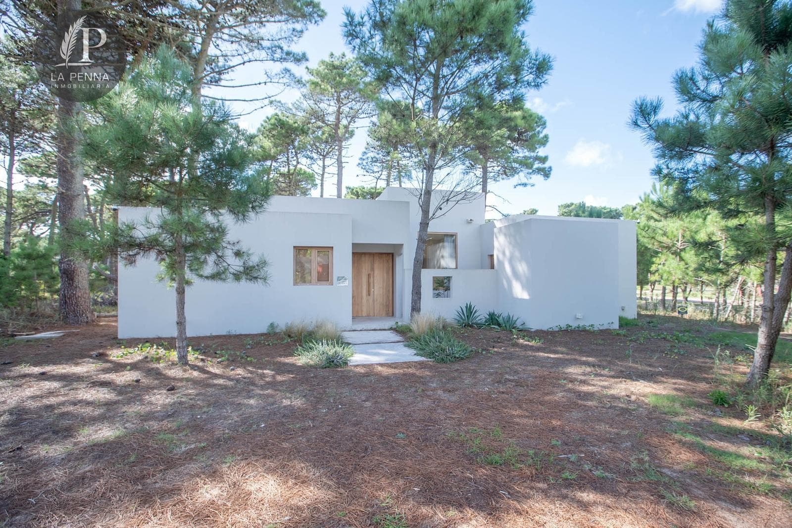HOUSE FOR SALE IN PINAMAR ÁLAMOS