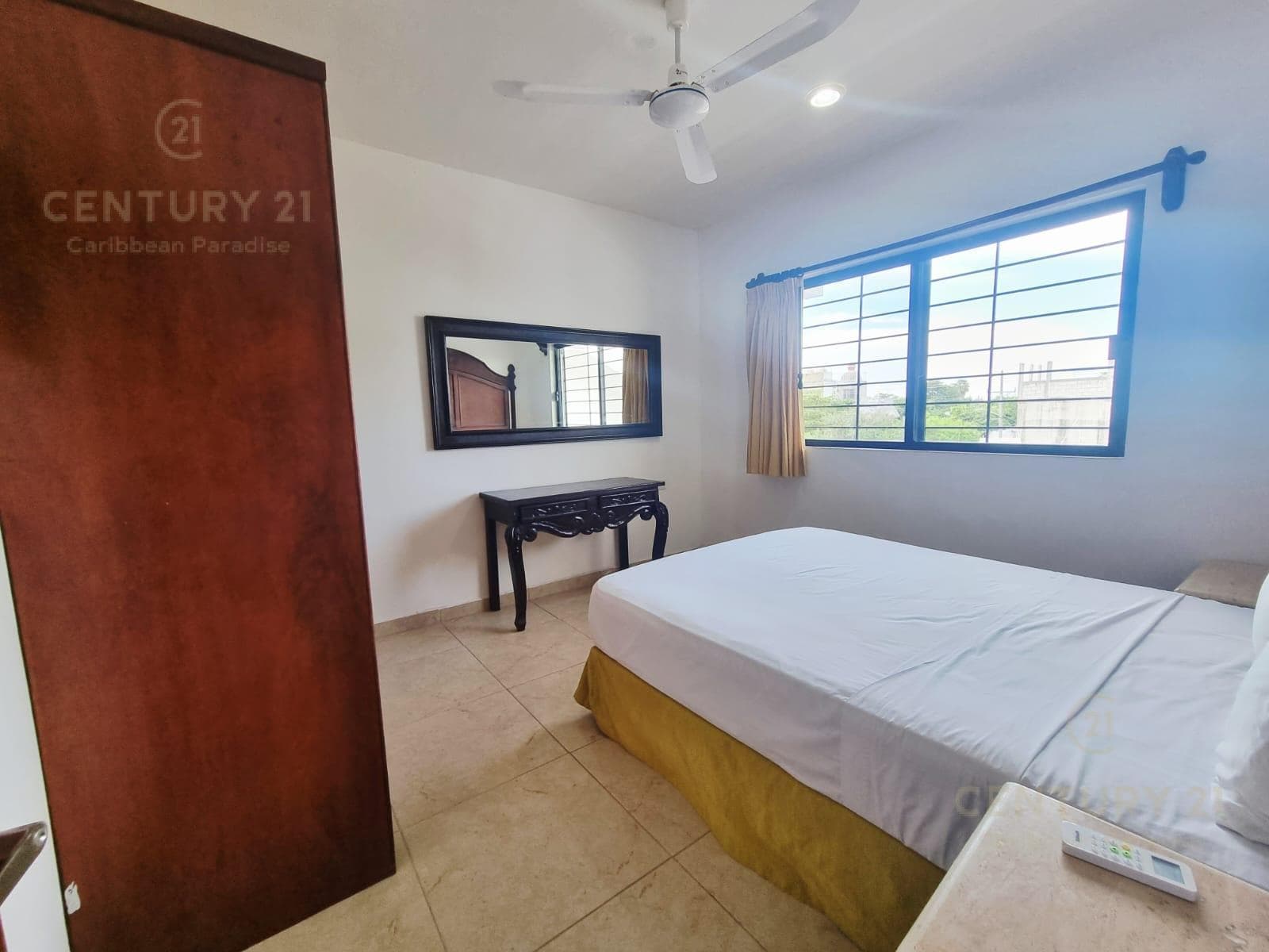 Dpto 1 rec sin muebles Av. Constituyentes Playa del Carmen P3717