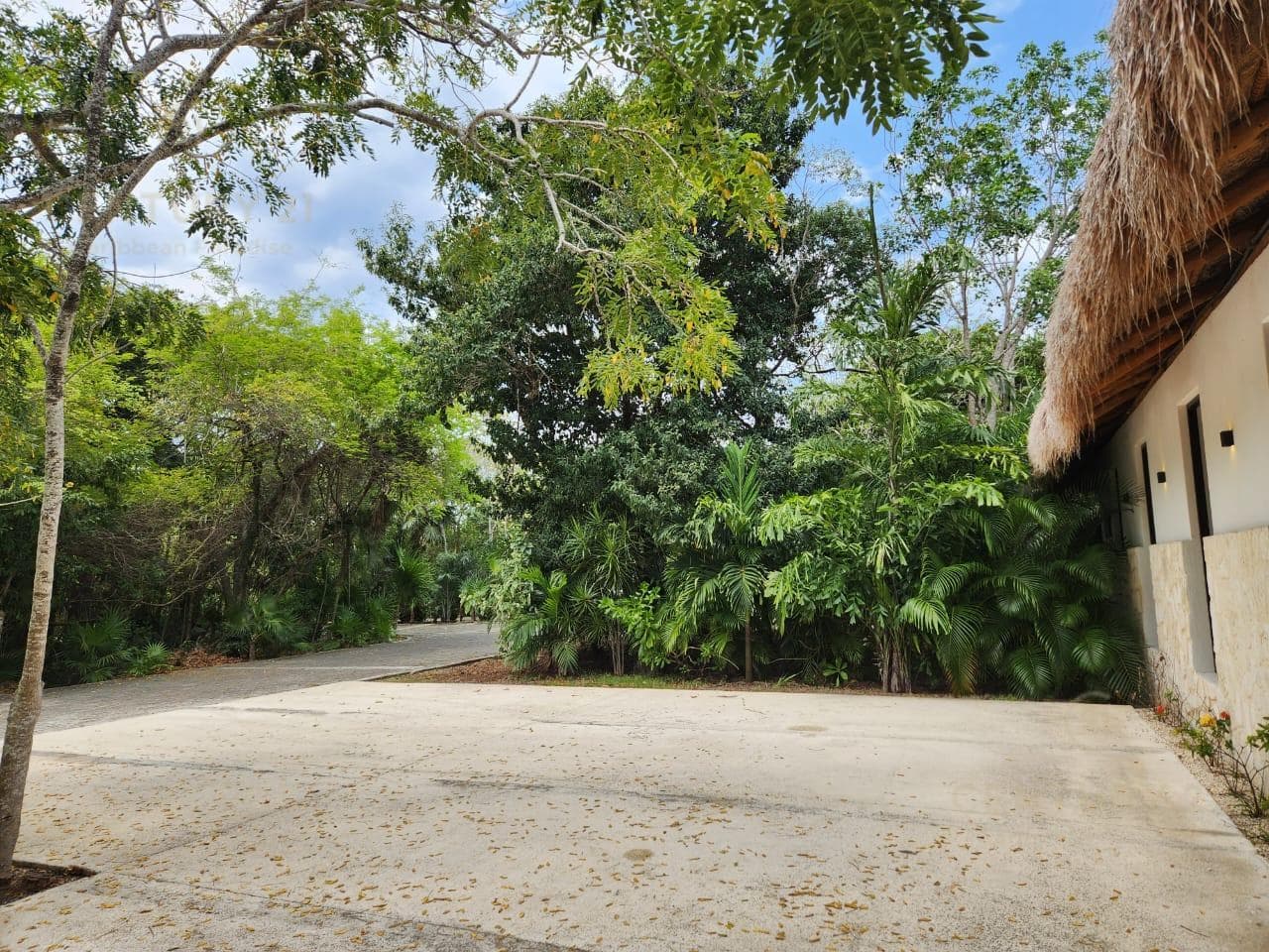 Se vende hermosa casa en condominio con seguridad con acceso a laguna de aguas cristalinas en Akumal P3725