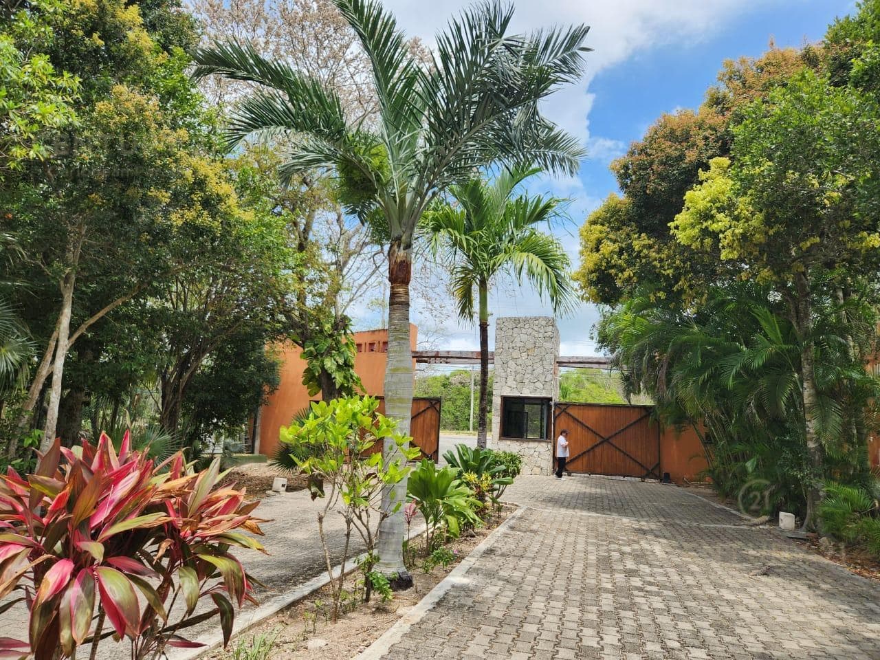 Se vende hermosa casa en condominio con seguridad con acceso a laguna de aguas cristalinas en Akumal P3725