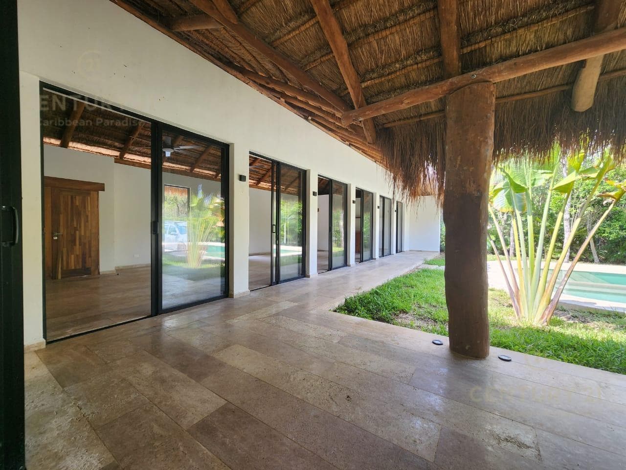 Se vende hermosa casa en condominio con seguridad con acceso a laguna de aguas cristalinas en Akumal P3725