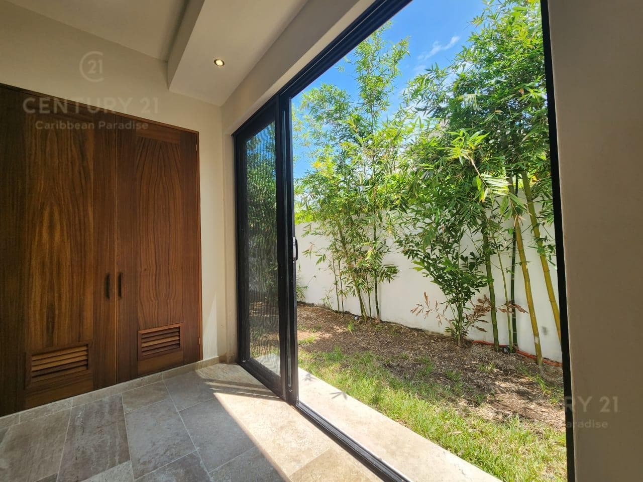 Beautiful house for sale in a gated community with access to a crystal-clear lagoon in Akumal P3725