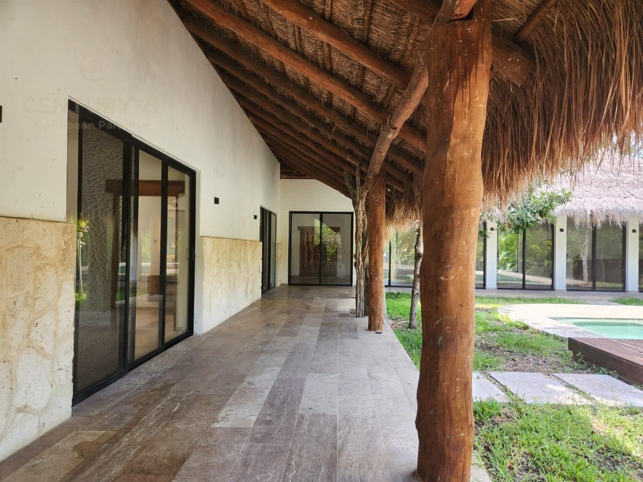 Se vende hermosa casa en condominio con seguridad con acceso a laguna de aguas cristalinas en Akumal P3725