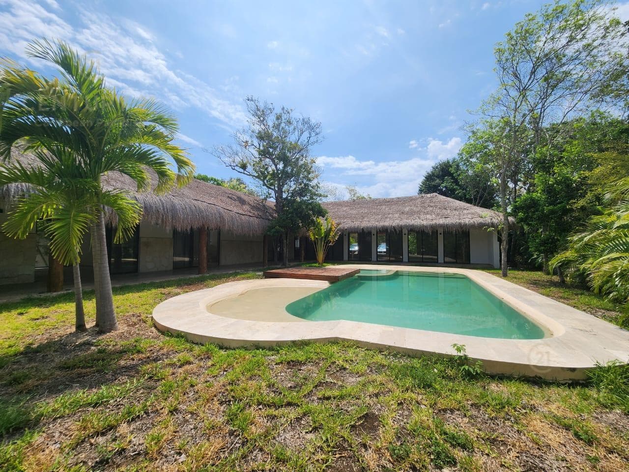Se vende hermosa casa en condominio con seguridad con acceso a laguna de aguas cristalinas en Akumal P3725