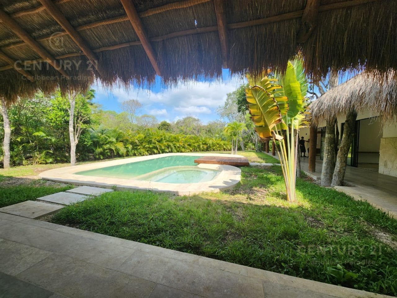Se vende hermosa casa en condominio con seguridad con acceso a laguna de aguas cristalinas en Akumal P3725