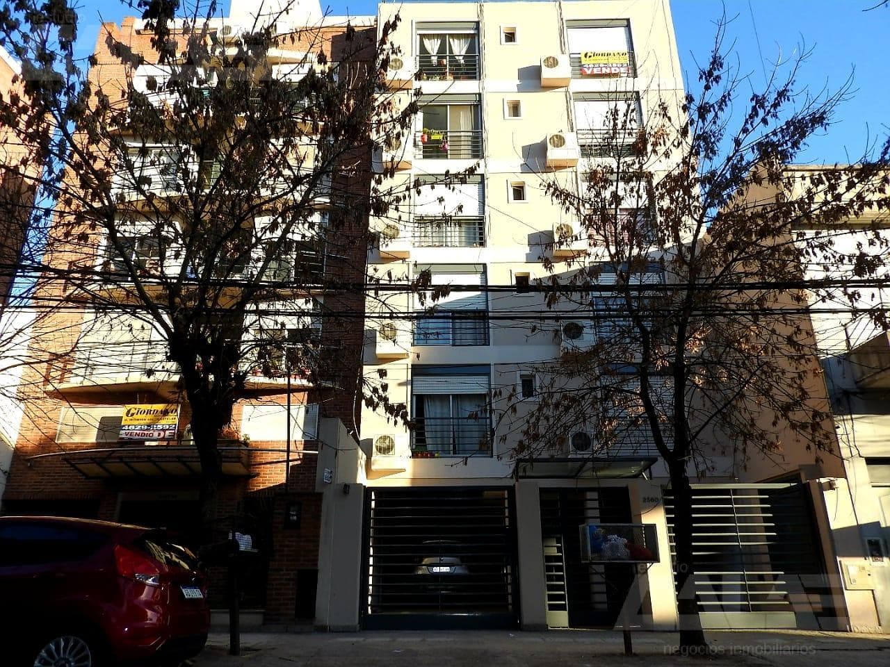 Studio apartment for residential or commercial use in Castelar!!
