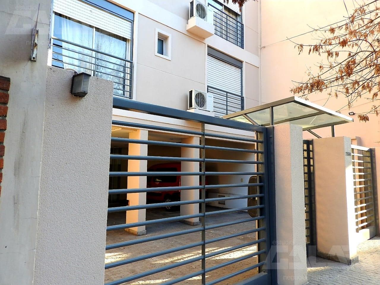 Studio apartment for residential or commercial use in Castelar!!